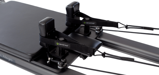 Gluda Pilates reformera platforma ar TwistLock plecu balstiem.