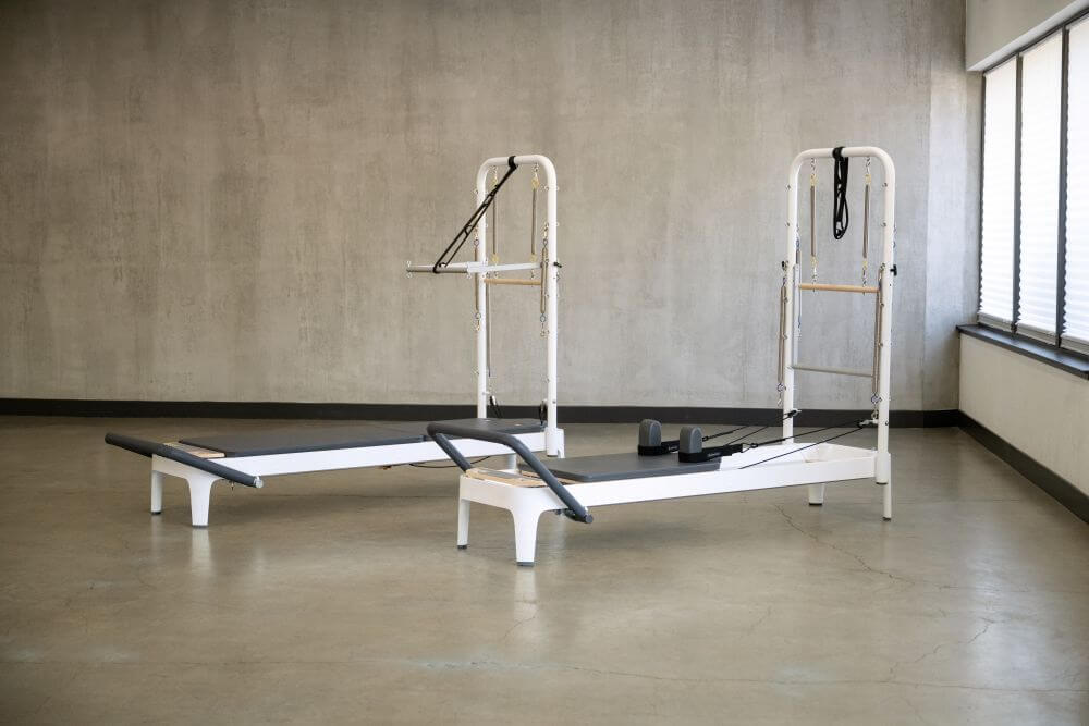 Allegro 2 Tower of Power Pilates aprīkojums studijas vidē.