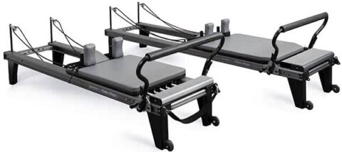 Allegro Reformer STRETCH ar platāku platformu un regulējamu kāju balstu.