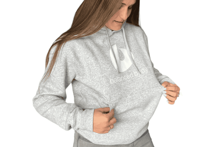 Серая толстовка Balanced Body с карманом-кенгуру и логотипом.