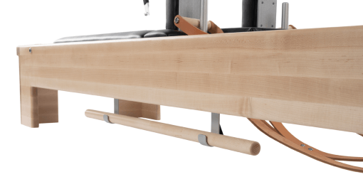 Pilates trenažiera rāmis no Strata Rock kļavas ar satīna apdari.