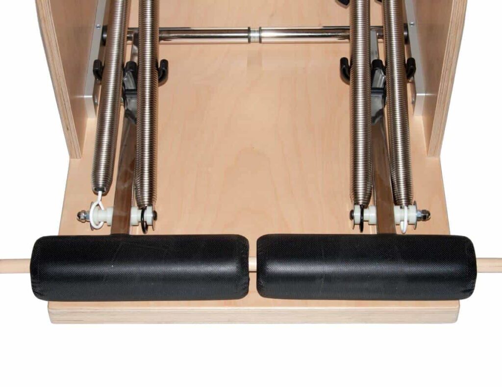 Balanced Body Chair Signature atsperes uzstādītas uz Pilates krēsla.