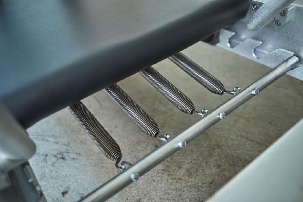 Contrology Reformer Springs atsperu klipsis, kas parāda augstas kvalitātes iepakojumu.