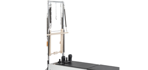 Profesionāls Pilates tornis ar koka stieni un Contrology atsperēm.