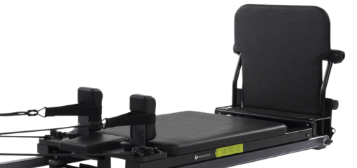 Pilates Reformer ar lēcienu platformu dinamiskajiem vingrinājumiem