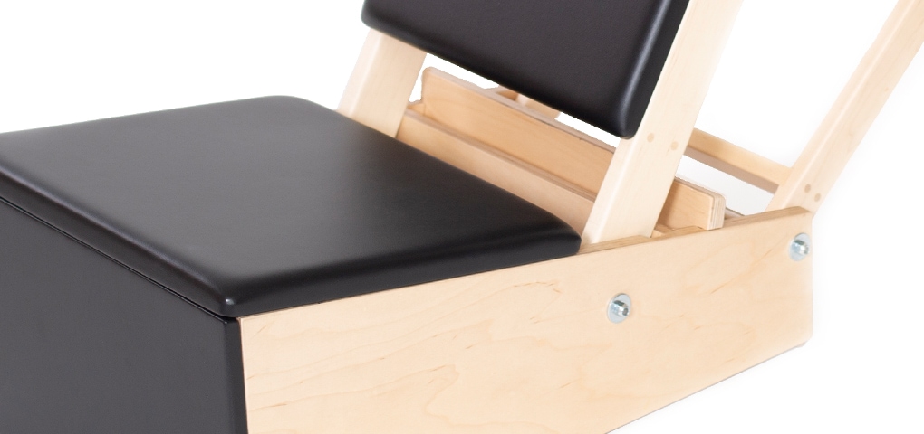 Pilates krēsls no kļavas koka ar regulējamu atzveltni un augstas blīvuma putuplasta polsterējumu.