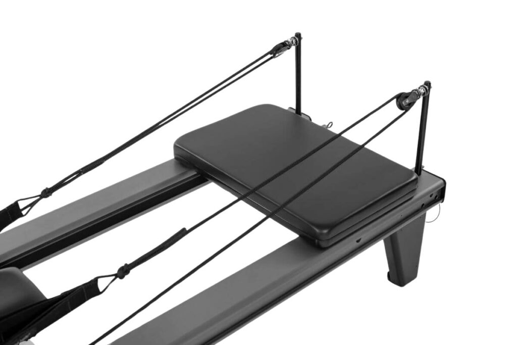 Allegro Add-a-Platform piederums uz Pilates Reformer trenažiera.