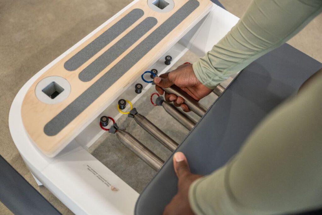 Persona pielāgo Balanced Body Reformer Signature atsperes.