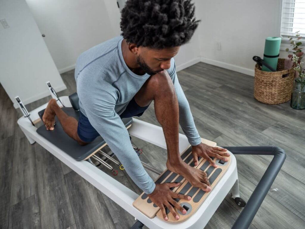 Allegro 2 Standing Platform Extender izmantošana stabilitātes vingrinājumiem.