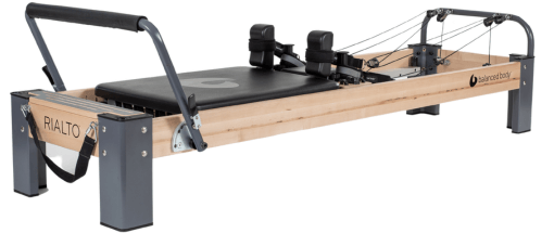 Rialto Reformer funkcijas: Tri Loops un klusas skriemeļsistēmas Rialto Reformer ar funkcijām: viena virve, četri Tri Loops, automātiska siksnu regulēšana, klusas skriemeļsistēmas.