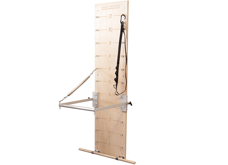 Pilates Springboard ar kļavas laminātu, 22 atsperu stiprinājuma punktiem un piederumiem.