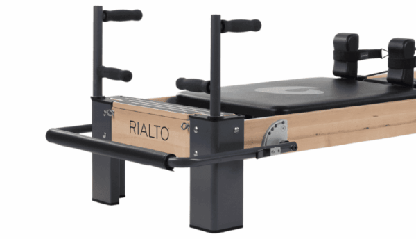 Rialto Reformer Plank Bars ar regulējamām pozīcijām Pilates treniņiem.