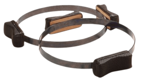 Классическое пилатес-кольцо с удобными ручками для тренировок на сопротивление.