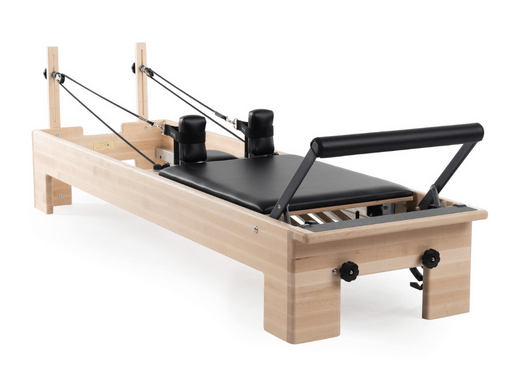 Pilates Reformer ar Revo Footbar un Springbar regulēšanas sistēmu.