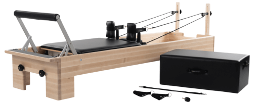 Pilates Reformer ar Sitting Box, kokvilnas cilpām, neoprēna rokturiem un pēdu siksnu.