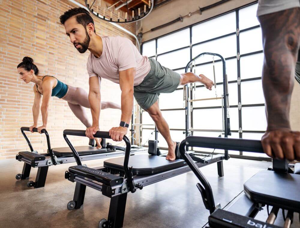 Занятие по пилатесу с использованием Allegro Nextgen Reformer с башней.