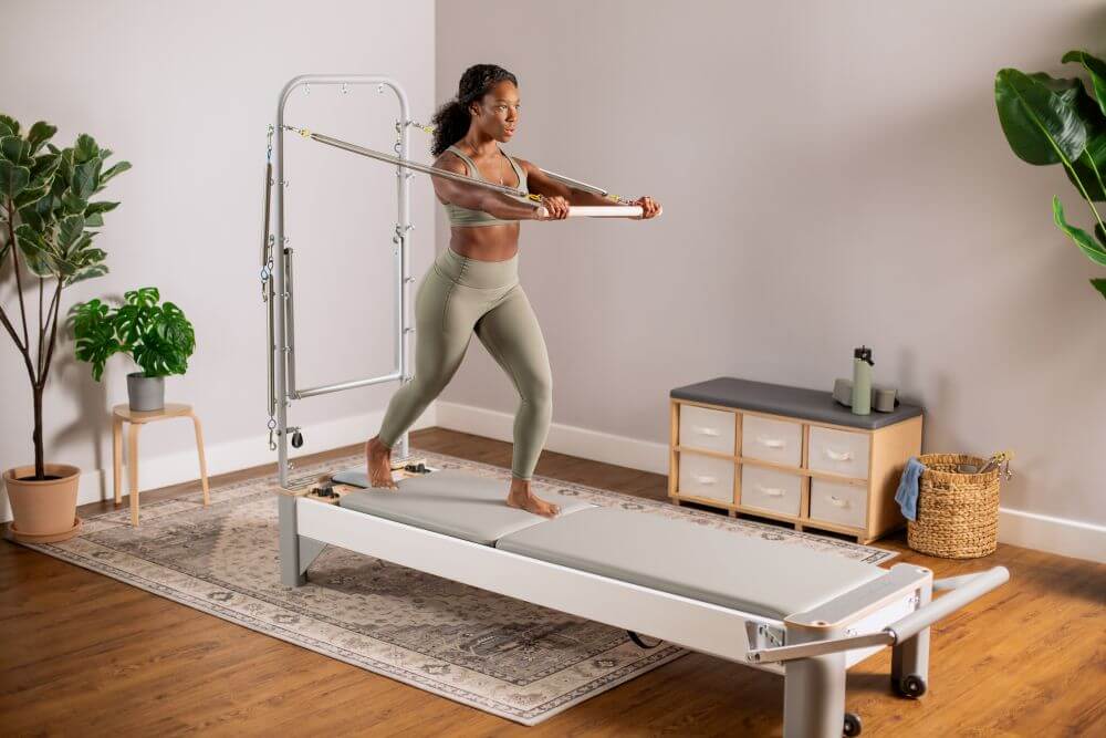 Bravo Reformer ar Tower lieto individuāls lietotājs Pilates studijā.